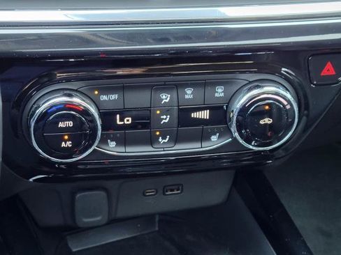 Used 2024 Chevrolet Trax ACTIV w/ Sunroof Package FWD image 26