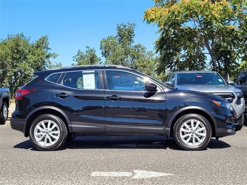 Used 2022 Nissan Rogue Sport SV image 5