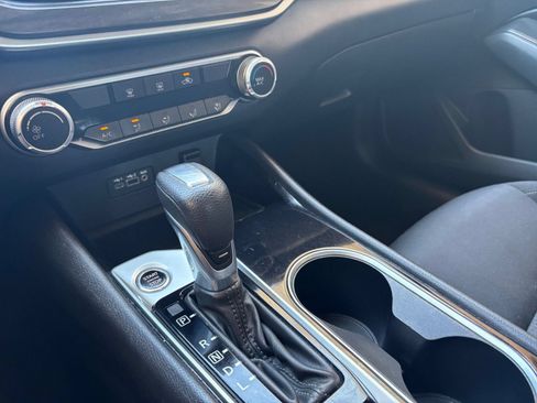 Used 2024 Nissan Altima 2.5 SV FWD image 42