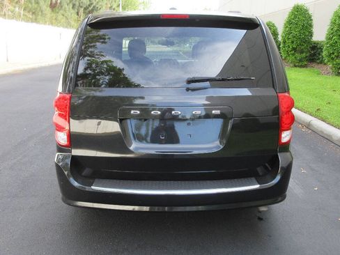 Used 2017 Dodge Grand Caravan SXT FWD image 4