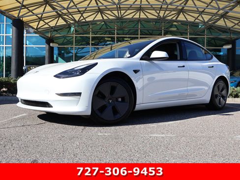 Used 2023 Tesla Model 3 Standard Range image 1