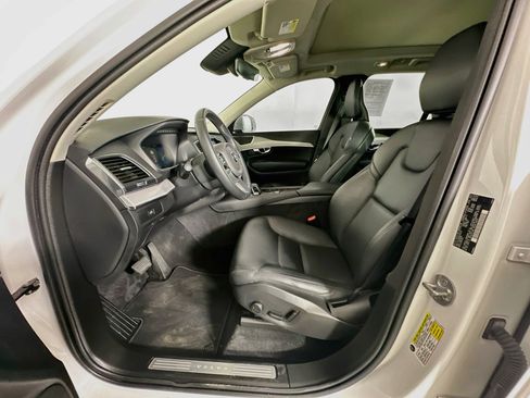 Used 2024 Volvo XC90 B5 Core AWD/4WD image 13