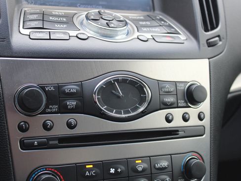 Used 2015 INFINITI Q40 Sedan 4D w/ Navigation Package image 32