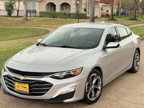 Used 2020 Chevrolet Malibu LT FWD image 1