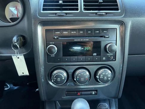Used 2012 Dodge Challenger SXT image 13