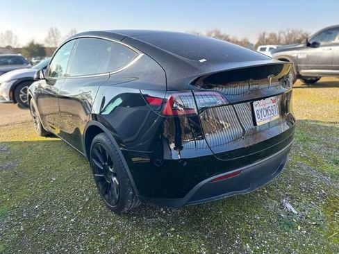 Used 2021 Tesla Model Y Long Range image 4
