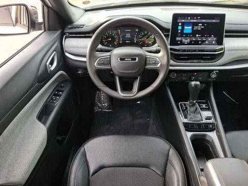 Used 2024 Jeep Compass Latitude AWD/4WD image 11