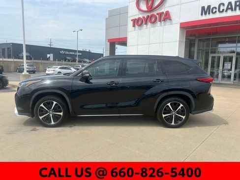Used 2021 Toyota Highlander XSE FWD image 18
