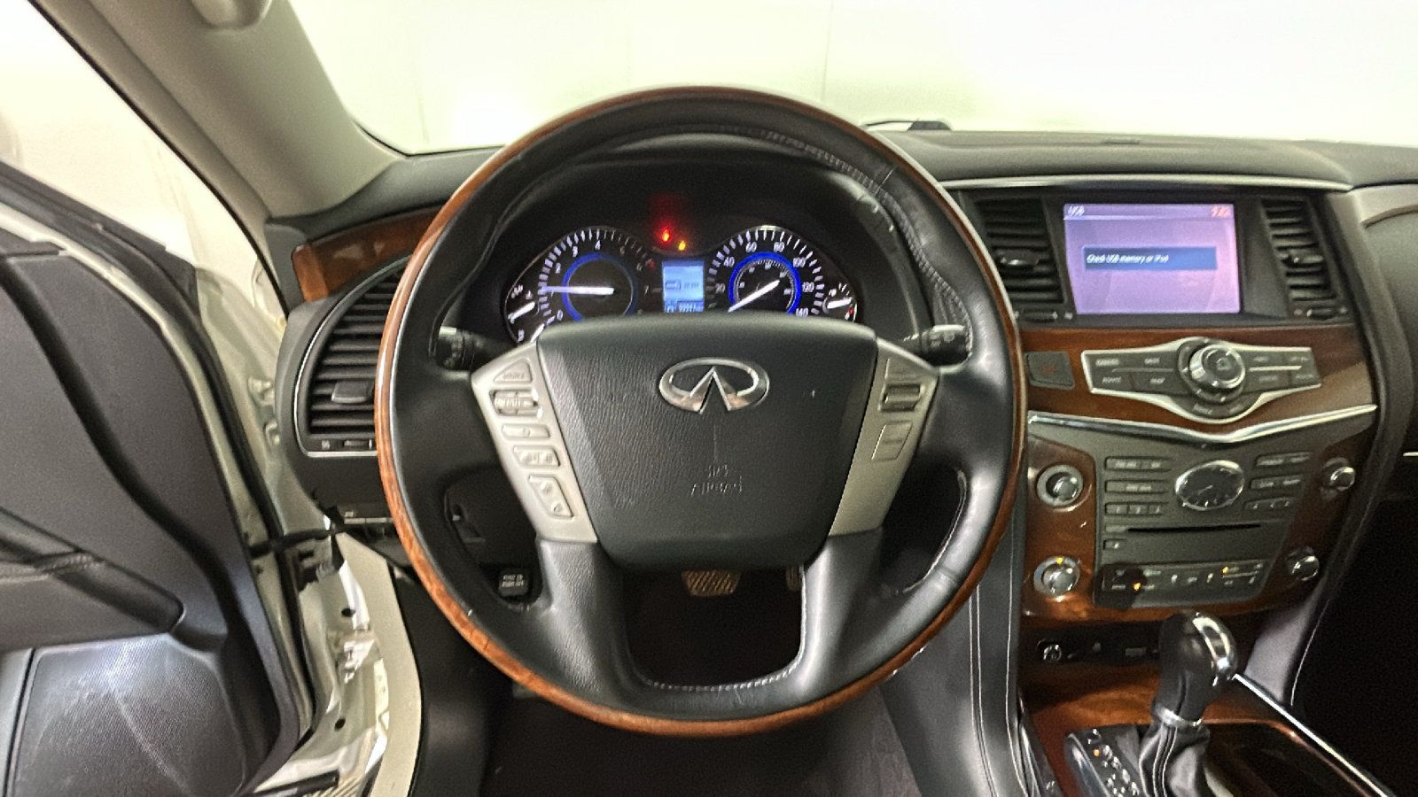 Used 2017 INFINITI QX80 4WD image 16