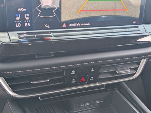 Used 2025 Volkswagen Atlas SE image 23