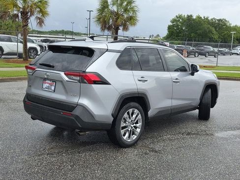 Used 2019 Toyota RAV4 XLE Premium FWD image 5