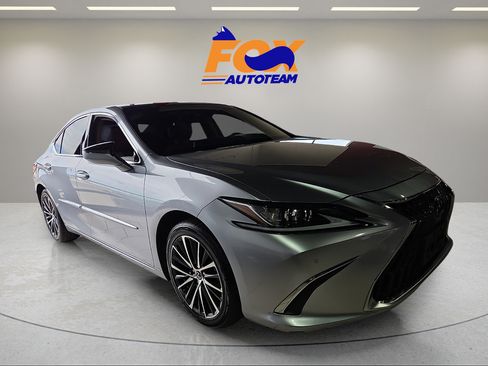 Used 2023 Lexus ES 350 w/ Premium Package FWD image 4