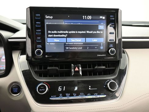 Certified 2022 Toyota Corolla Cross LE image 12