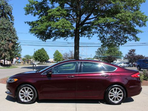 Used 2017 Ford Fusion SE w/ Fusion SE Technology Package FWD image 6