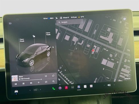 Used 2022 Tesla Model Y Long Range image 18