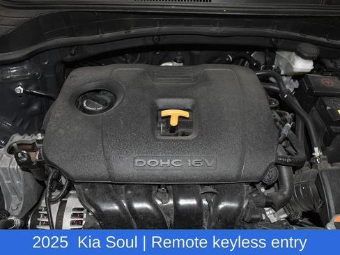 Used 2025 Kia Soul LX w/ LX Technology Package FWD image 7