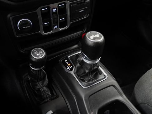 Used 2024 Jeep Wrangler Unlimited w/ Convenience Group AWD/4WD image 37