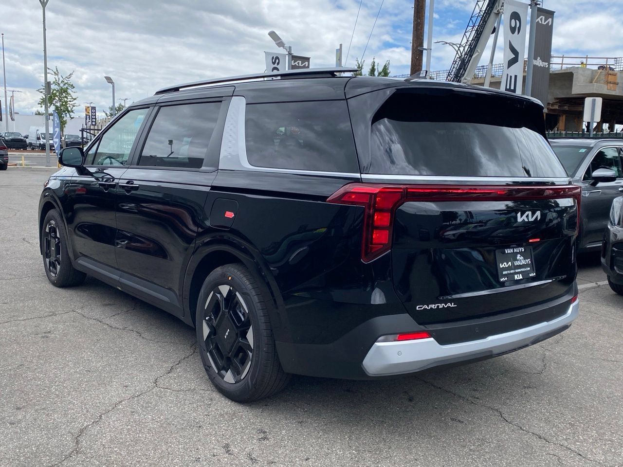 New 2026 Kia Carnival EX FWD image 6
