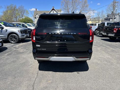 Used 2025 Ford Expedition Platinum w/ Driver's Package AWD/4WD image 6
