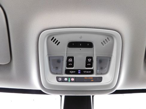 Used 2018 Chevrolet Traverse Premier w/ Driver Confidence II Package image 22