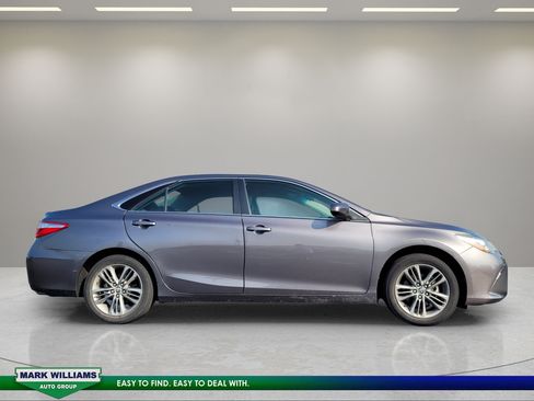 Used 2015 Toyota Camry SE FWD image 2