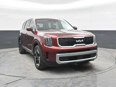 Used 2023 Kia Telluride EX w/ EX Captain's Chair Package FWD image 6