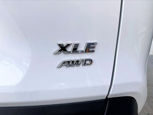 Used 2022 Toyota RAV4 XLE image 8