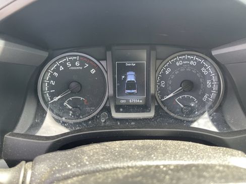 Used 2021 Toyota Tacoma TRD Off-Road w/ Technology Package RWD image 10