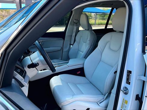 Used 2024 Volvo XC90 B5 Core AWD/4WD image 8