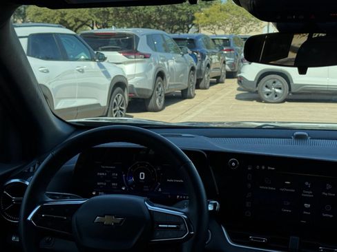 Used 2025 Chevrolet Equinox LT FWD image 35