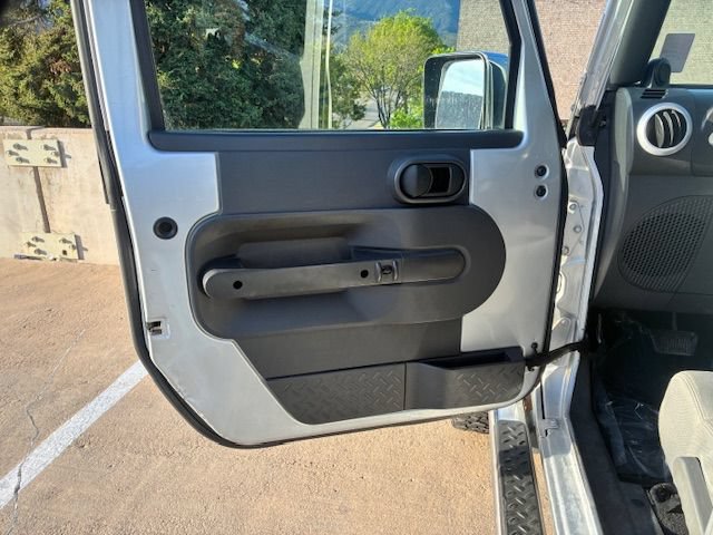 Used 2010 Jeep Wrangler Unlimited Sahara w/ Dual Top Group AWD/4WD image 10