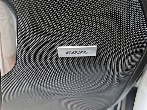 Used 2023 GMC Yukon SLT w/ SLT Premium Package image 27