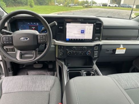 New 2026 Ford F250 XLT w/ XLT Premium Package AWD/4WD image 11