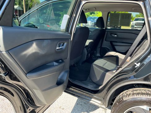 Used 2024 Nissan Rogue SV FWD image 21