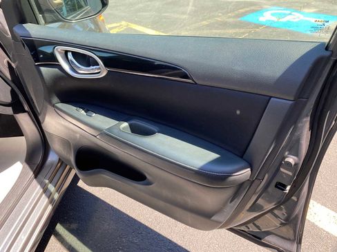 Used 2018 Nissan Sentra SV FWD image 30
