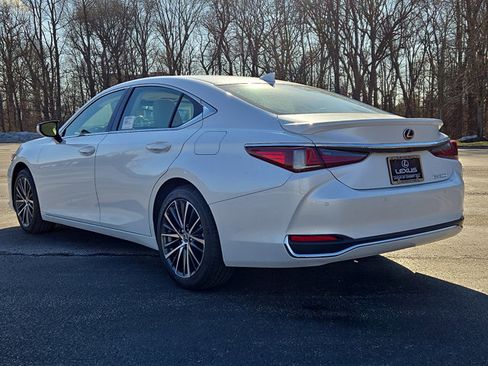 New 2025 Lexus ES 300h w/ Premium Package image 3