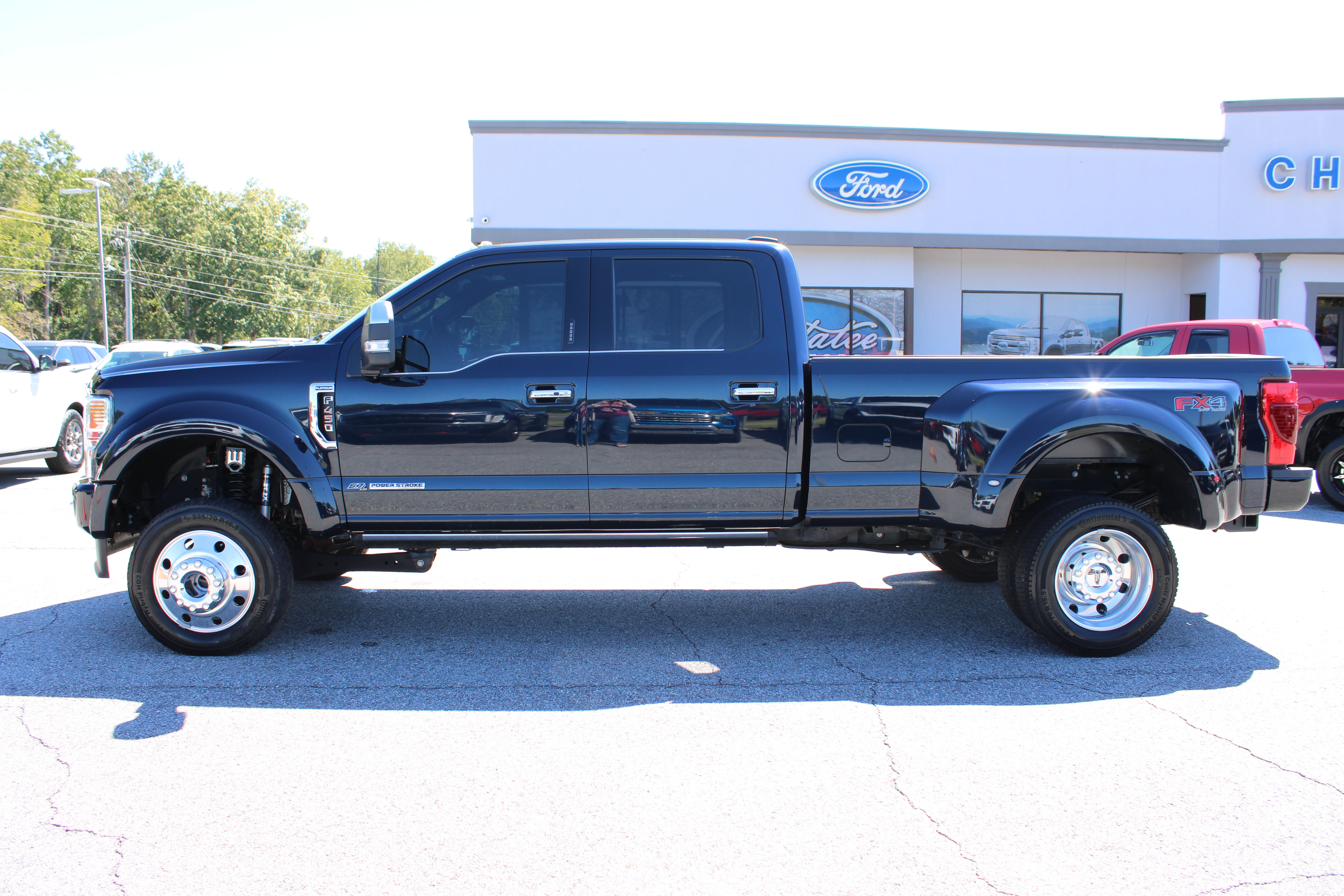 Used 2022 Ford F450 Platinum w/ FX4 Off-Road Package AWD/4WD image 1