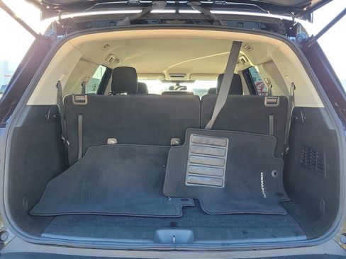 Used 2024 Nissan Pathfinder SV image 12