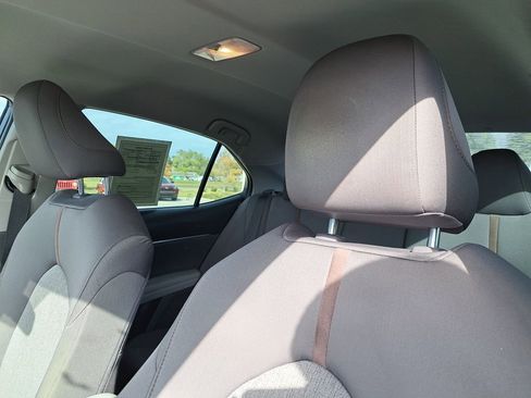 Used 2018 Toyota Camry LE image 15