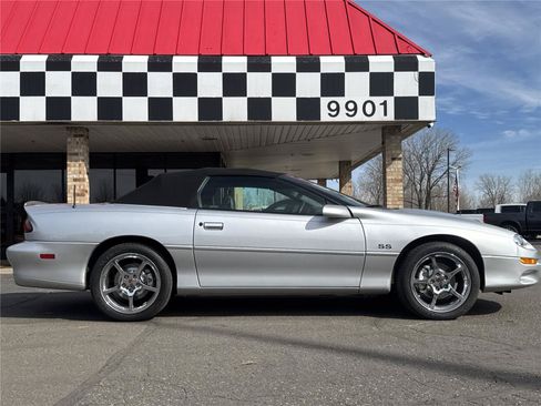 Used 2002 Chevrolet Camaro Z28 w/ SS Performance/Appearance Pkg RWD image 8