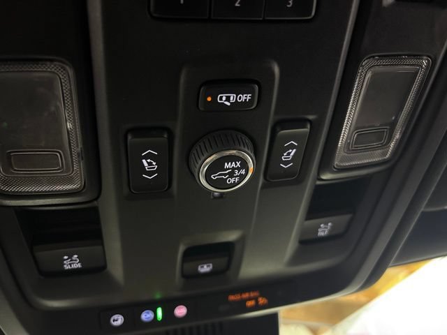 Used 2023 GMC Yukon SLT w/ SLT Premium Package AWD/4WD image 46