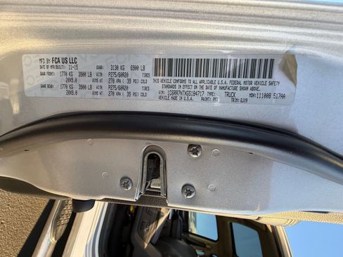 Used 2016 RAM 1500 Laramie w/ Convenience Group AWD/4WD image 34