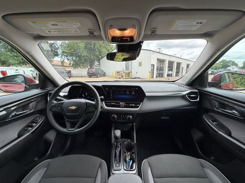 Used 2024 Chevrolet TrailBlazer LT AWD/4WD image 26