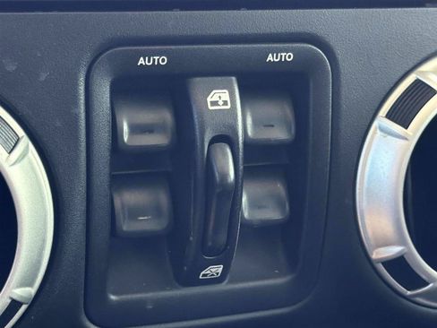 Used 2017 Jeep Wrangler Unlimited Sahara w/ Connectivity Group AWD/4WD image 22