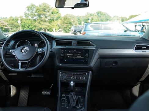 Used 2021 Volkswagen Tiguan SE FWD image 10