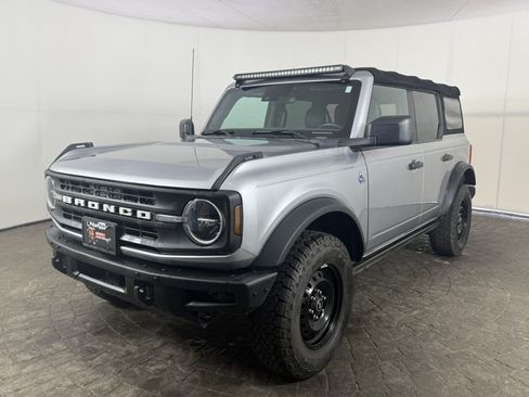Used 2022 Ford Bronco Black Diamond AWD/4WD image 3