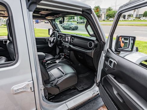 Used 2023 Jeep Wrangler Unlimited Sahara w/ Cold Weather Group AWD/4WD image 32