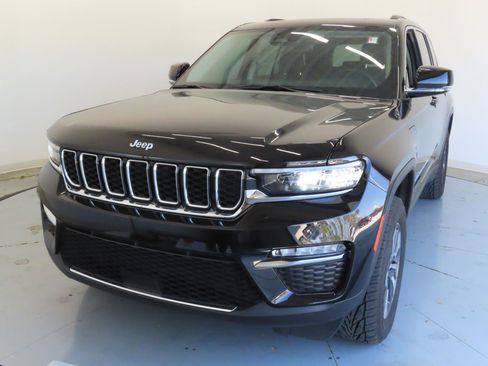 Used 2022 Jeep Grand Cherokee Limited 4xe image 10