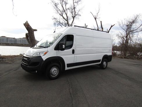 Used 2024 RAM ProMaster 2500 w/ Convenience Group image 35