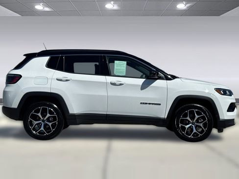 Used 2025 Jeep Compass Limited image 2